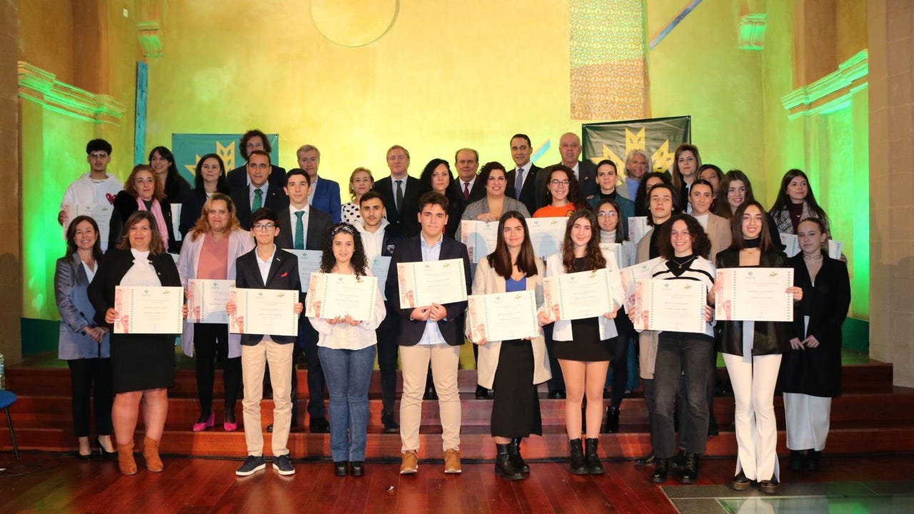 Caja Rural de Extremadura premia a 20 estudiantes con las Becas Espiga Caja Rural de Extremadura premia a 20 estudiantes con las Becas Espiga