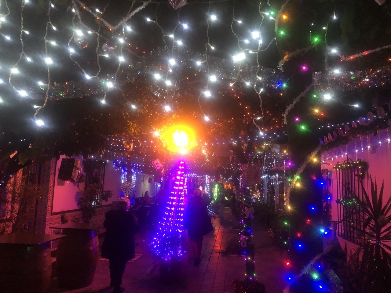 El micrófono de Onda Cero se cita con Daniel Lima para conocer todos los detalles de la ya tradicional iluminación navideña de la calle Córdoba El micrófono de Onda Cero se cita con Daniel Lima para conocer todos los detalles de la ya tradicional iluminación navideña de la calle Córdoba