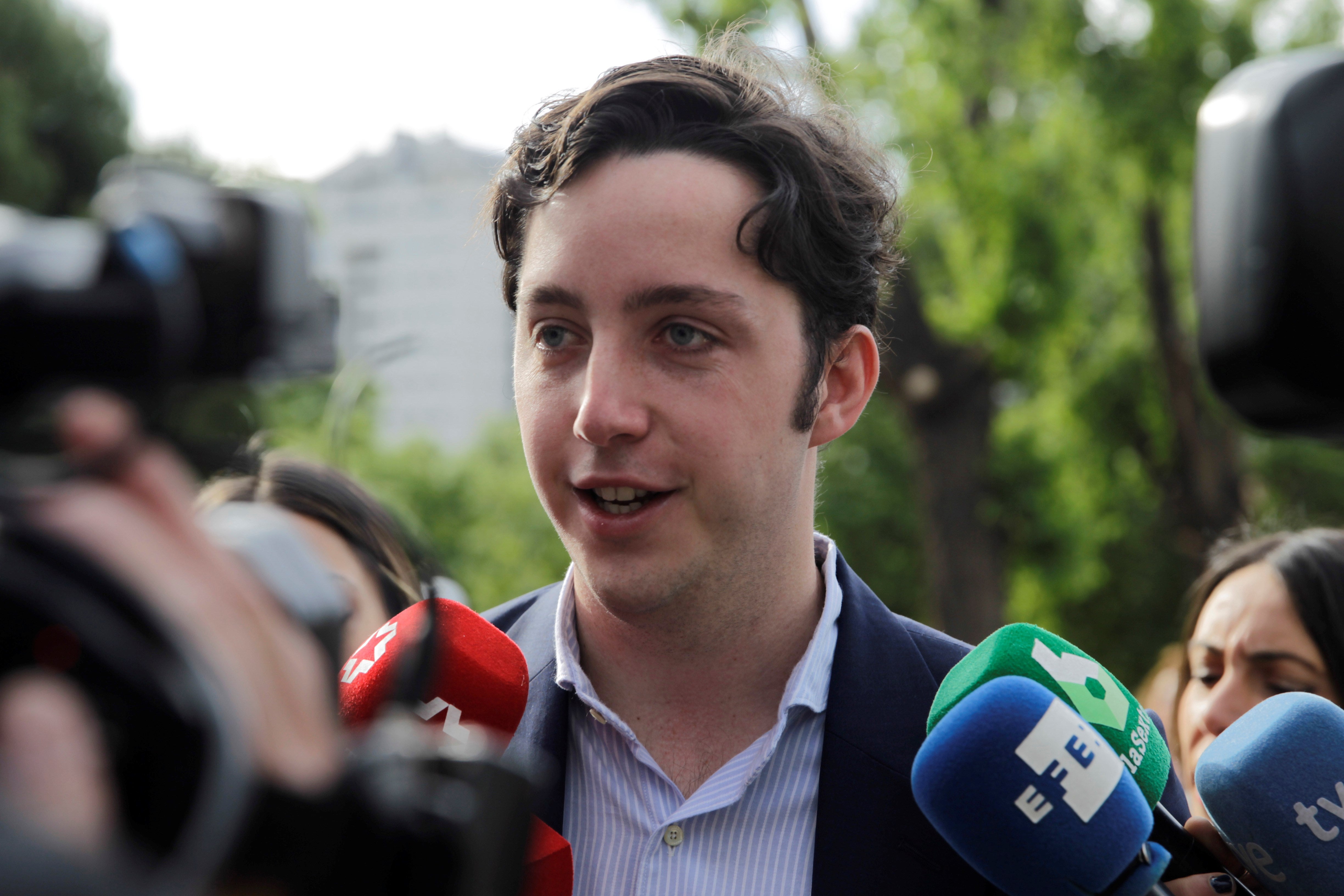 El pequeño Nicolás, condenado a tres años de cárcel por hacerse pasar por un miembro del Gobierno El pequeño Nicolás, condenado a tres años de cárcel por hacerse pasar por un miembro del Gobierno