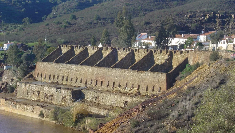 Estado actual de las antiguas instalaciones del Puerto de la Laja.