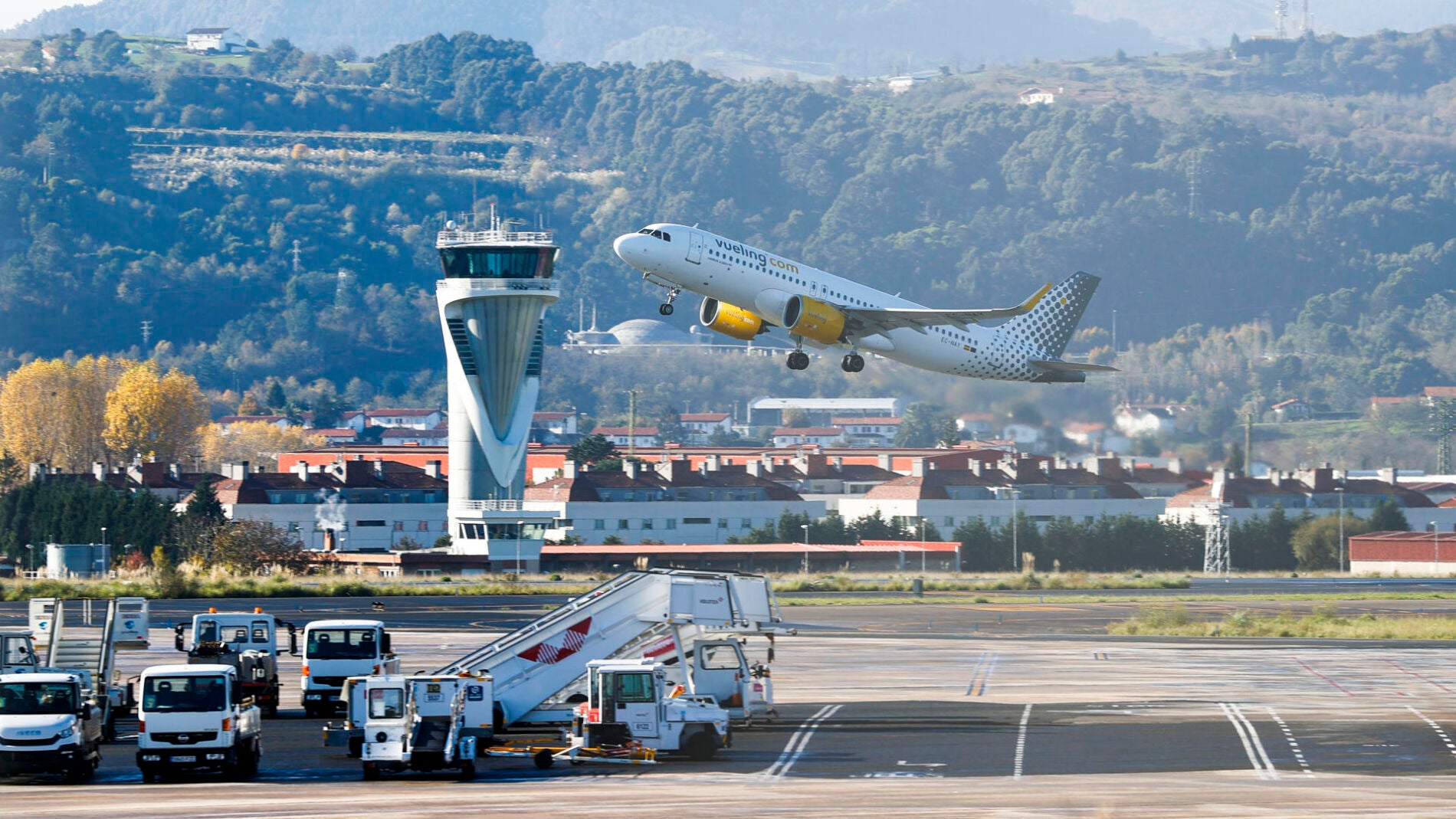 Aena amenaza con una huelga en plena Navidad