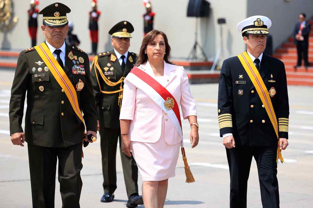 La presidenta de Perú, Dina Boluarte, adelanta las elecciones a abril del 2024 La presidenta de Perú, Dina Boluarte, adelanta las elecciones a abril del 2024