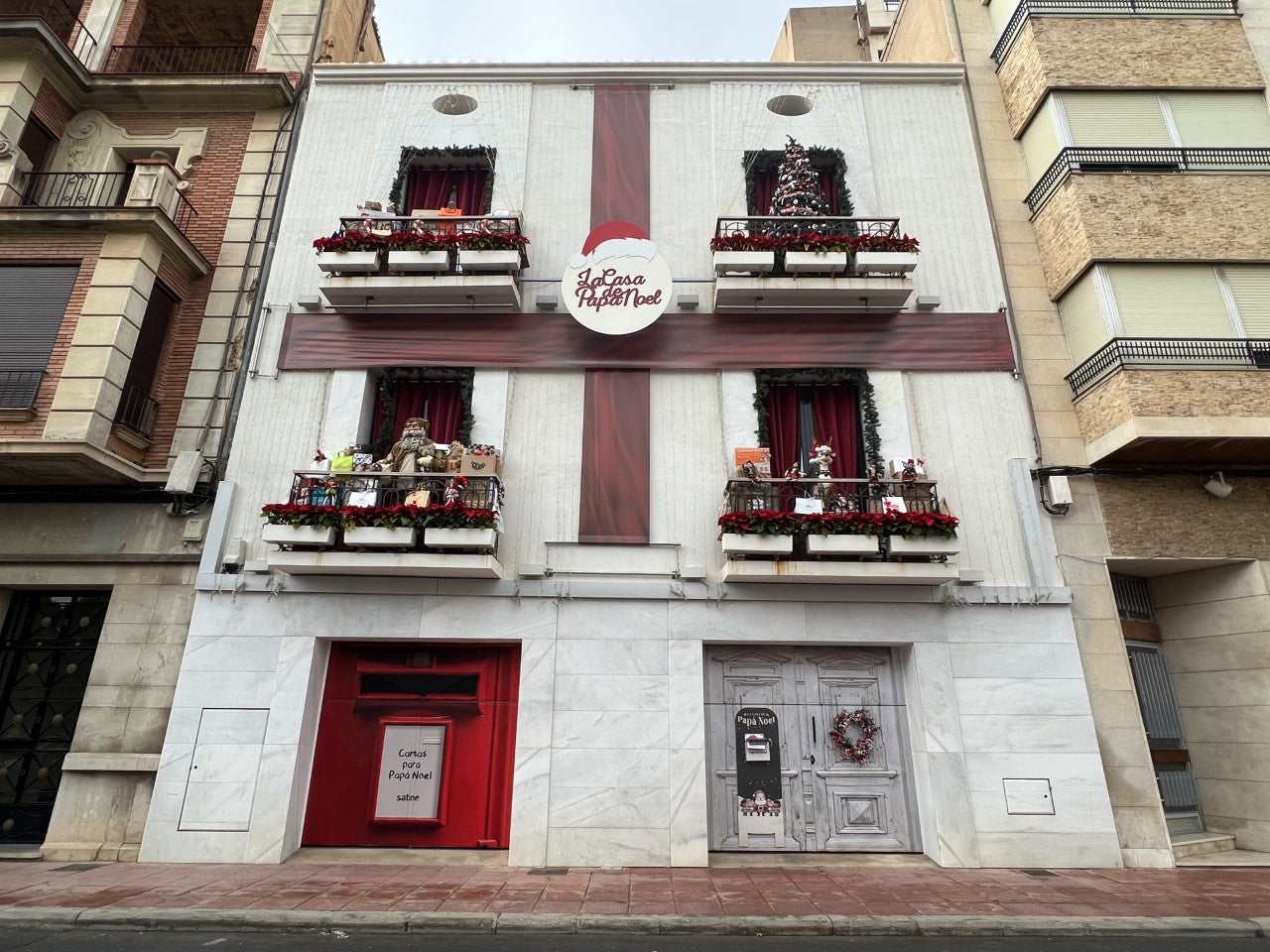 Burriana recreará un mini taller de juguetes en la casa de Papá Noel de la plaza Mayor Burriana recreará un mini taller de juguetes en la casa de Papá Noel de la plaza Mayor
