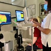 El hospital de Torrevieja incorpora un nuevo equipo diagnóstico de vanguardia para fotografiar la retina 