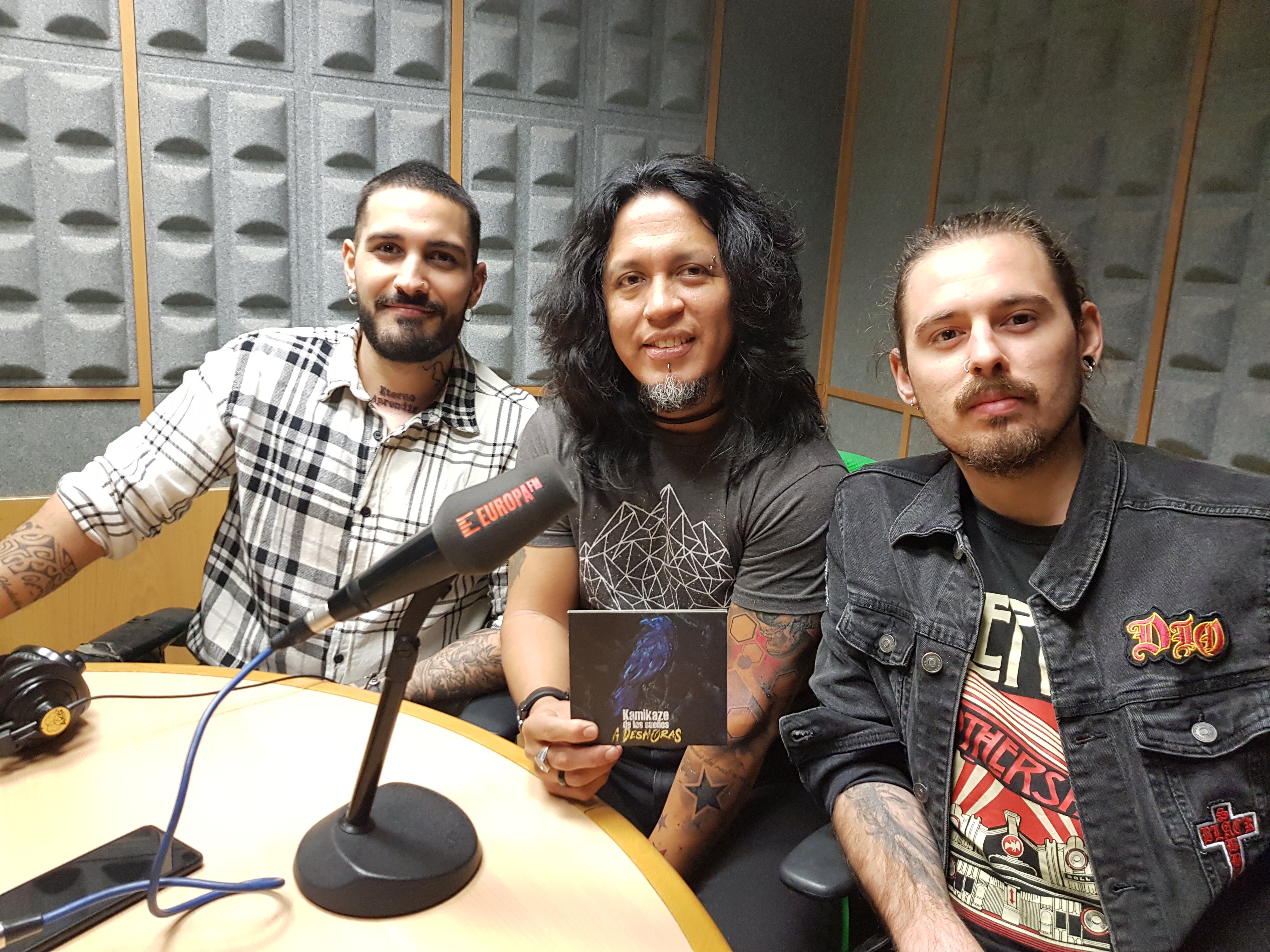 "Kamikaze de los sueños" es el primer cd de 'A Deshoras' "Kamikaze de los sueños" es el primer cd de 'A Deshoras'