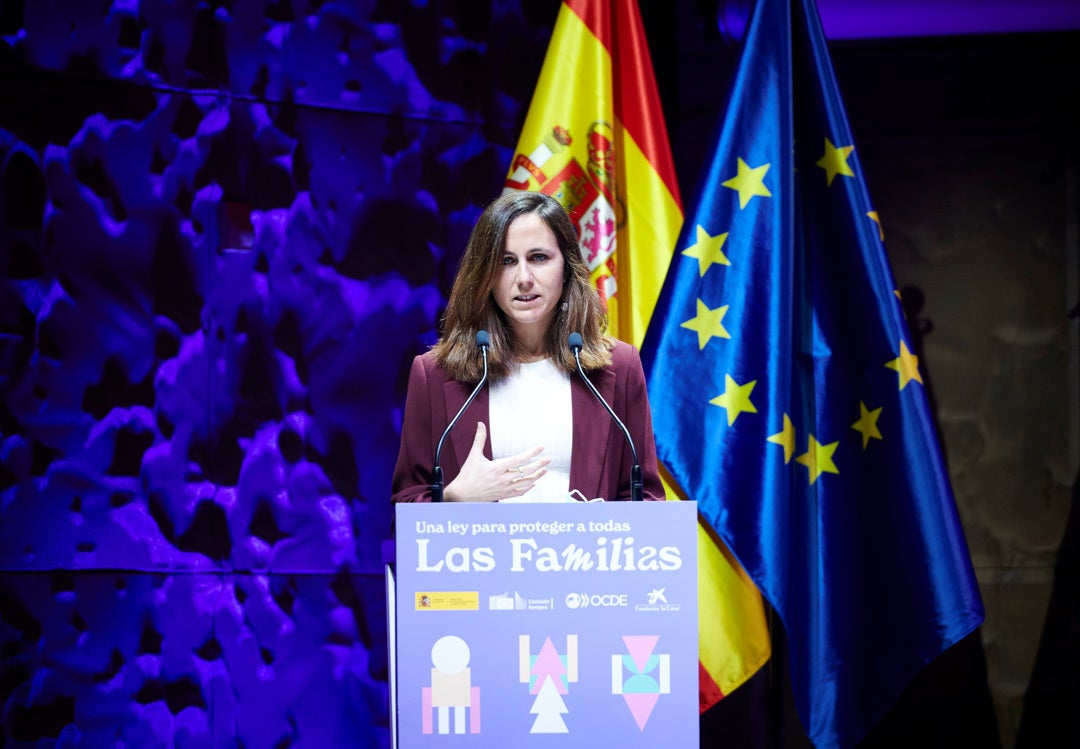 Los nuevos permisos retribuidos y ayudas de la Ley de familias: requisitos para pedirlas Los nuevos permisos retribuidos y ayudas de la Ley de familias: requisitos para pedirlas