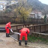 Los servicios de bomberos han cortado los accesos también en la confluencia entre los ríos Júcar y Huécar