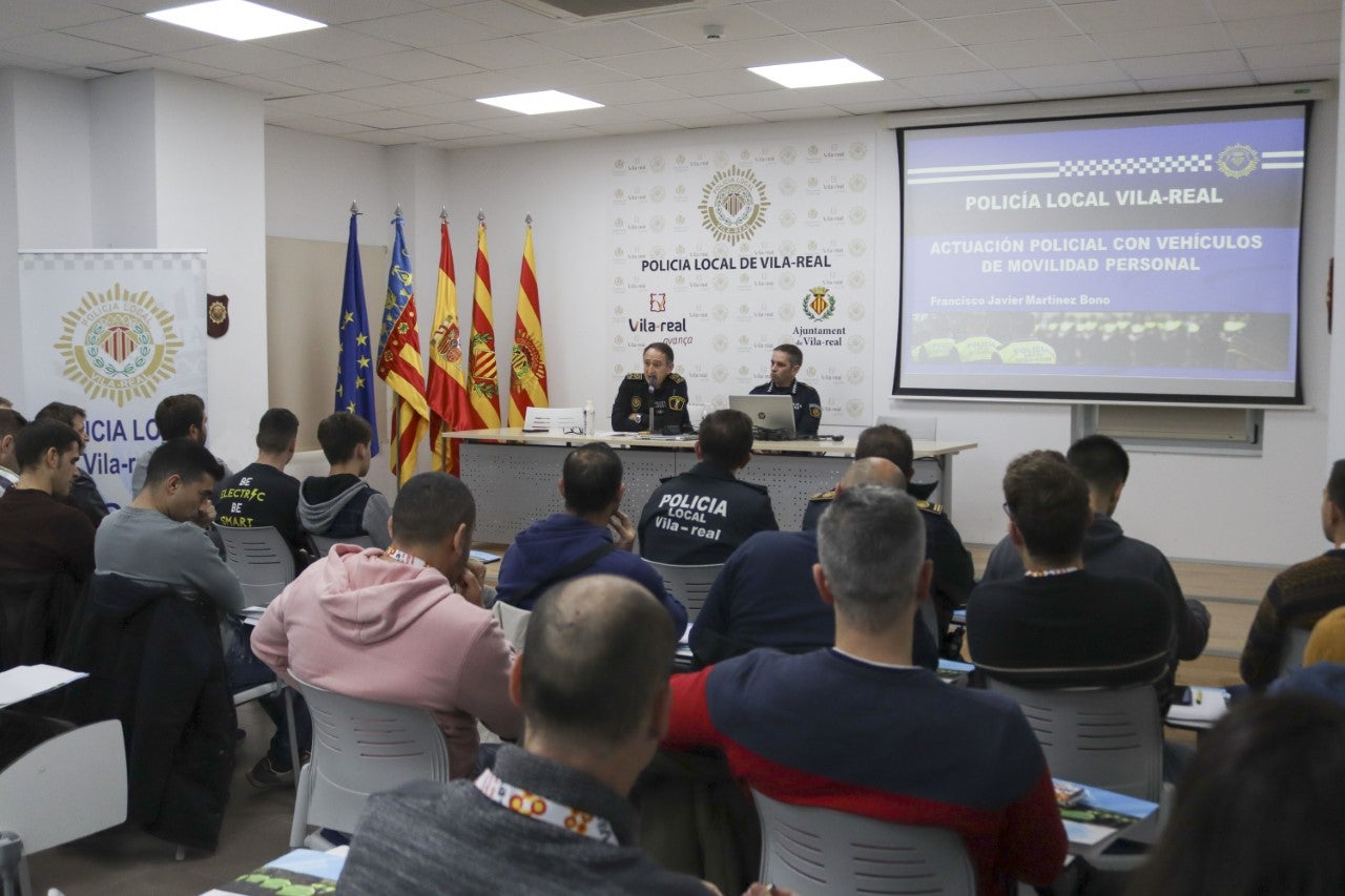 La Policía Local de Vila-real ha formado a los agentes en la actuación de vehículos de movilidad personal La Policía Local de Vila-real ha formado a los agentes en la actuación de vehículos de movilidad personal