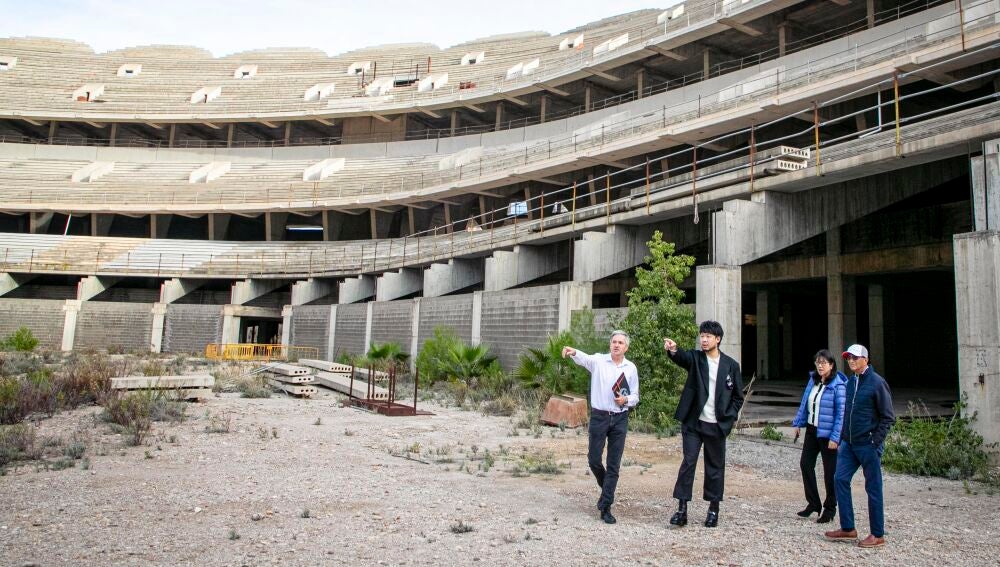 Kiat Lim visita las obras del Nuevo Mestalla