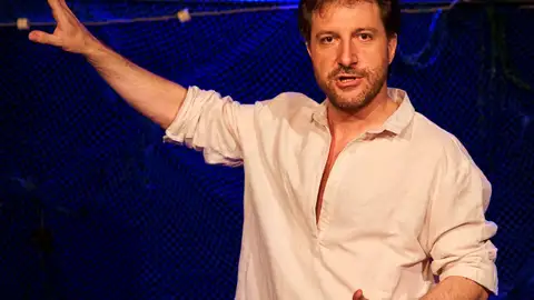 Simone Negrín. Simone Negrín.