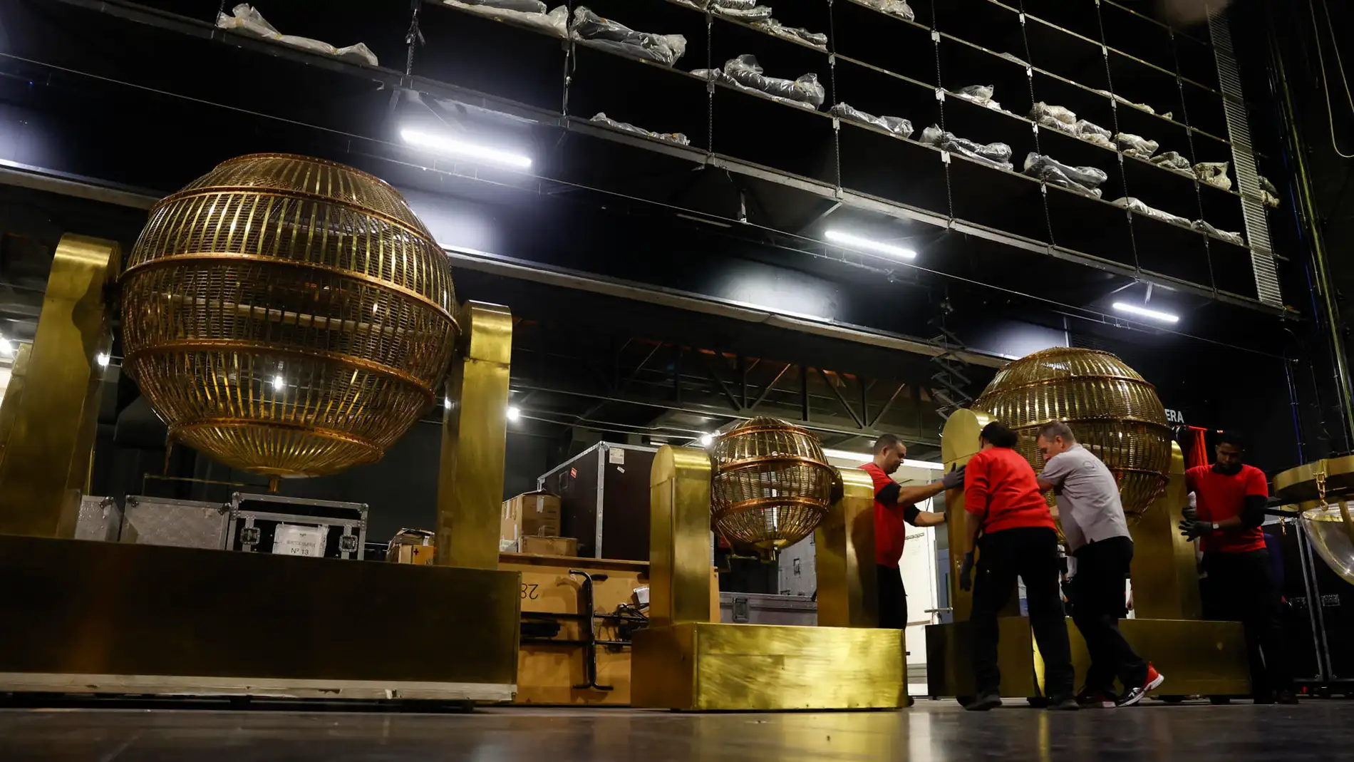 Los bombos del Sorteo Extraordinario de la Lotería de Navidad llegan al Teatro Real