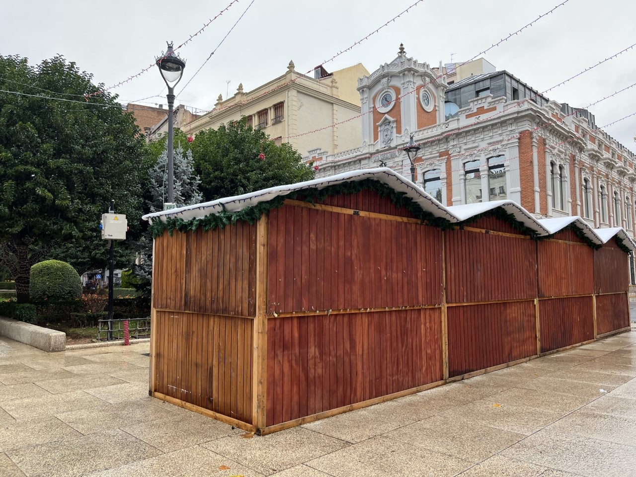 Abre el Mercado de Navidad en la capital hasta el 6 de enero en la Plaza del Altozano Abre el Mercado de Navidad en la capital hasta el 6 de enero en la Plaza del Altozano