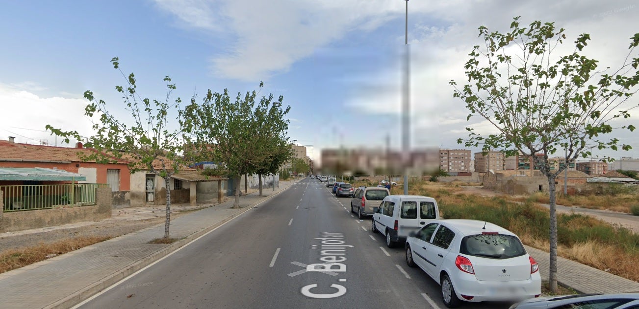 Elche comienza a transformar aparcamientos en línea en otros en batería con el objetivo de ganar mil estacionamientos en seis meses Elche comienza a transformar aparcamientos en línea en otros en batería con el objetivo de ganar mil estacionamientos en seis meses