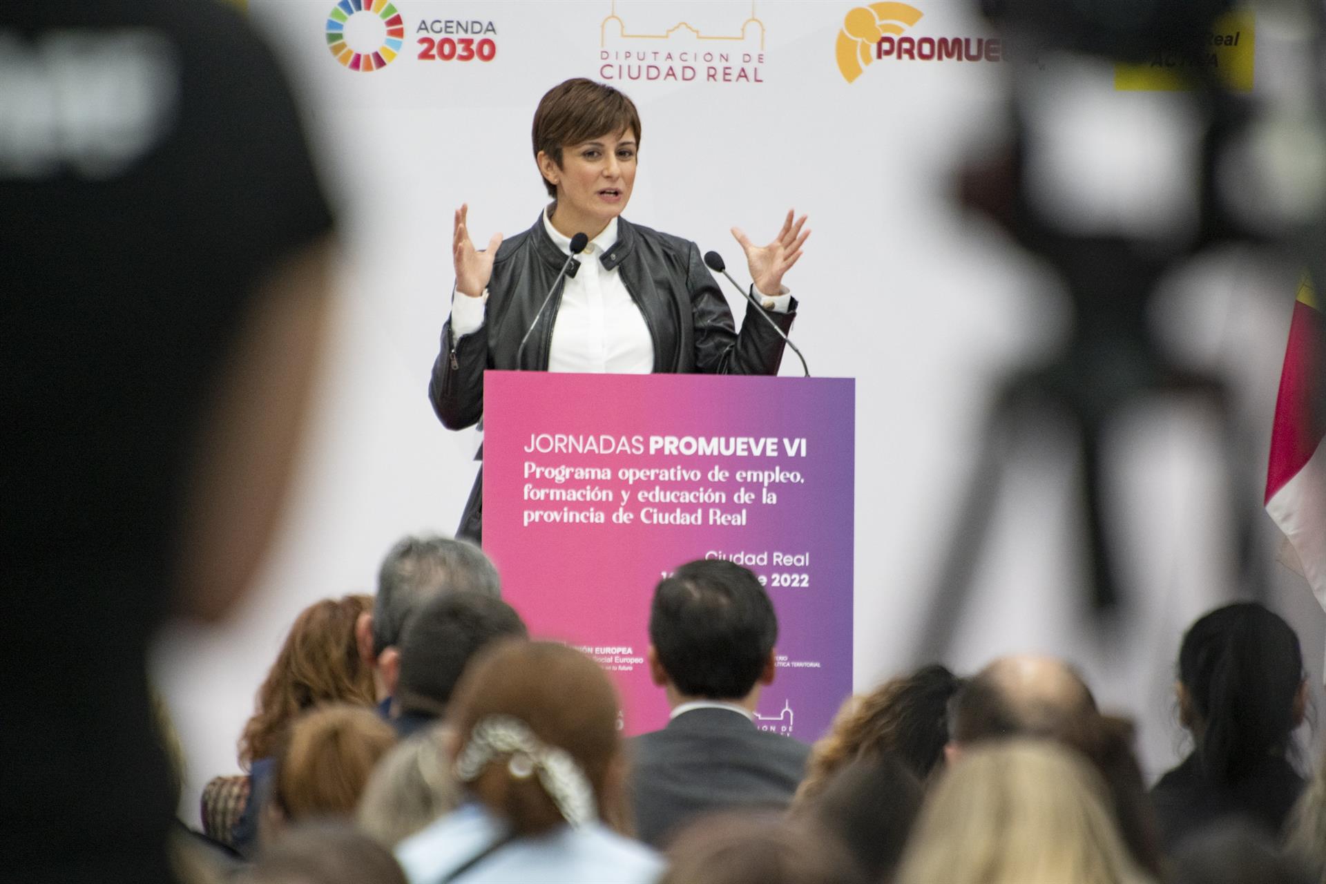 Isabel Rodríguez pone el valor el programa "Promueve" de Ciudad Real en el que han participado 750 personas para su formación Isabel Rodríguez pone el valor el programa "Promueve" de Ciudad Real en el que han participado 750 personas para su formación