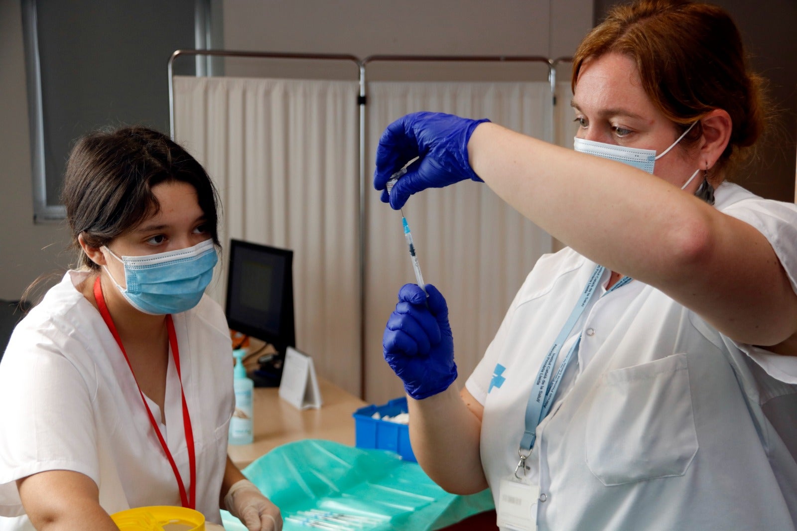 Cataluña empezará a administrar el lunes la cuarta dosis contra la covid a los menores de 60 años Cataluña empezará a administrar el lunes la cuarta dosis contra la covid a los menores de 60 años