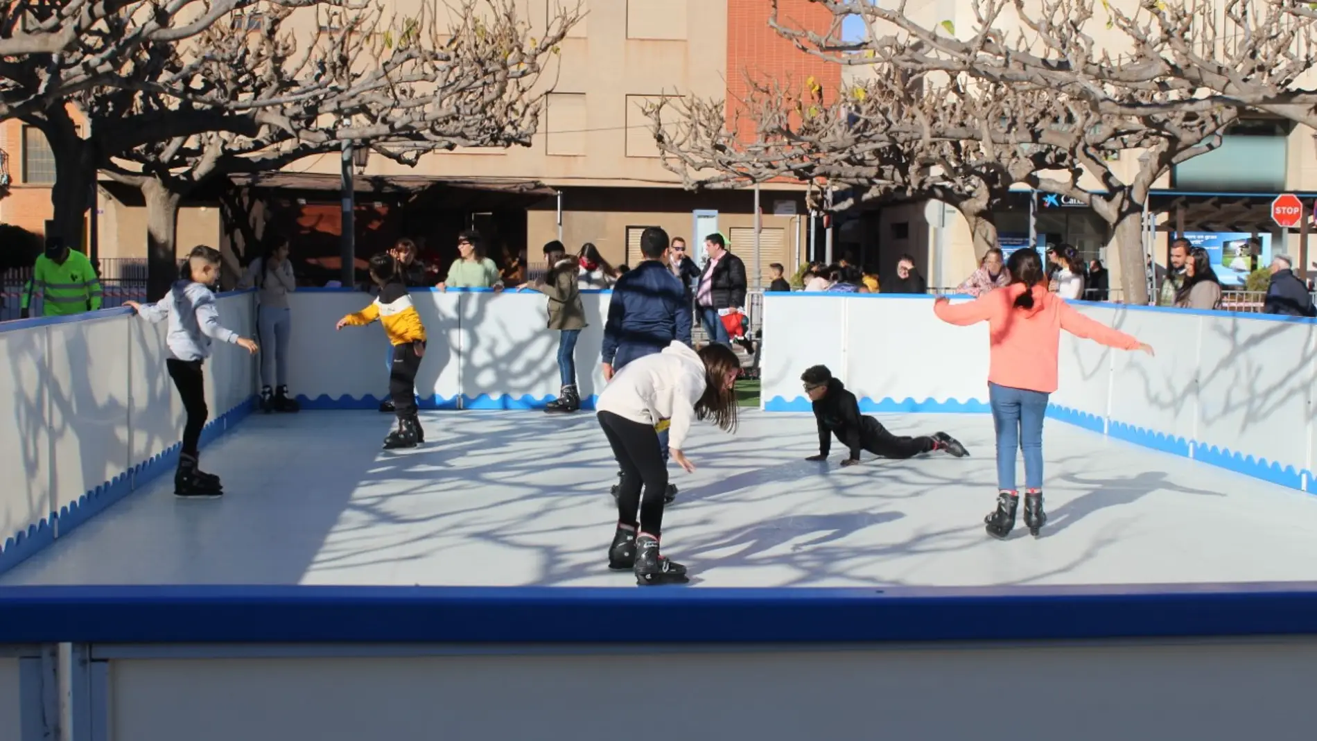 Nules abre al público la pista de patinaje