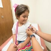 Calendario vacunal 2023: VPH en niños, gripe en bebés, meningitis B y herpes zóster, entre las novedades