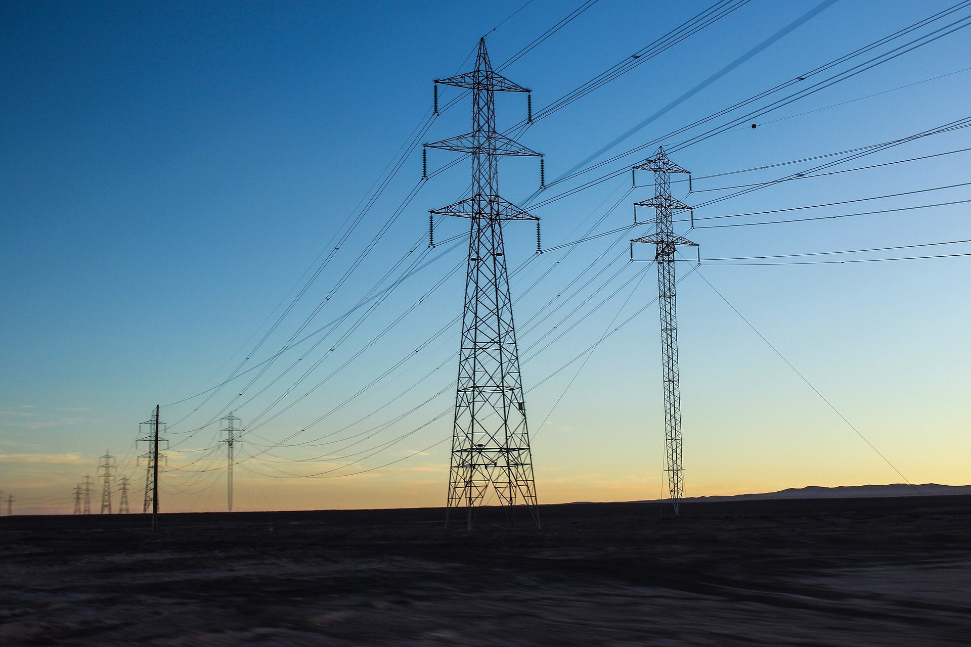 El precio de la luz cae este domingo un 40%, hasta los 110,42 euros/MWh: estas son las horas más caras y más baratas El precio de la luz cae este domingo un 40%, hasta los 110,42 euros/MWh: estas son las horas más caras y más baratas