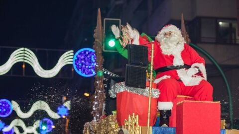 Imagen de archivo del desfile de Pap&aacute; Noel en 2021.