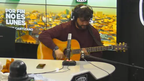 Fran Perea interpreta el tema 'La chica de al lado' en Por fin no es lunes Fran Perea interpreta el tema 'La chica de al lado' en Por fin no es lunes