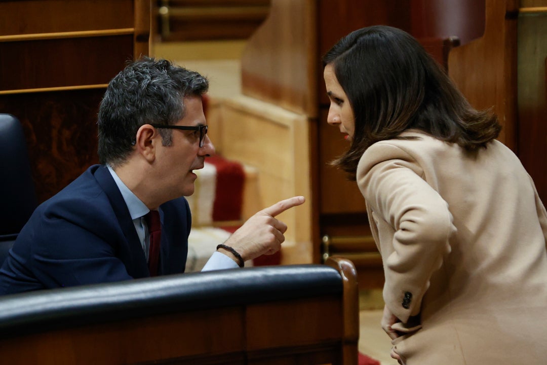 El Gobierno ultima la prórroga del escudo social negociando un cheque de 300 euros para la cesta de la compra El Gobierno ultima la prórroga del escudo social negociando un cheque de 300 euros para la cesta de la compra