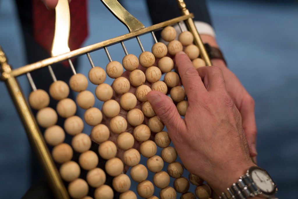 ¿Es realmente ético jugar a la Lotería de Navidad? Las luces y sombras del sorteo ¿Es realmente ético jugar a la Lotería de Navidad? Las luces y sombras del sorteo