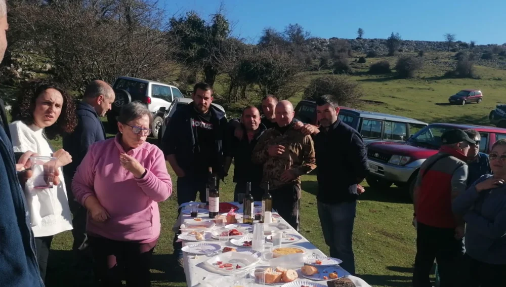 Un momento de la comida en Espineres Un momento de la comida en Espineres