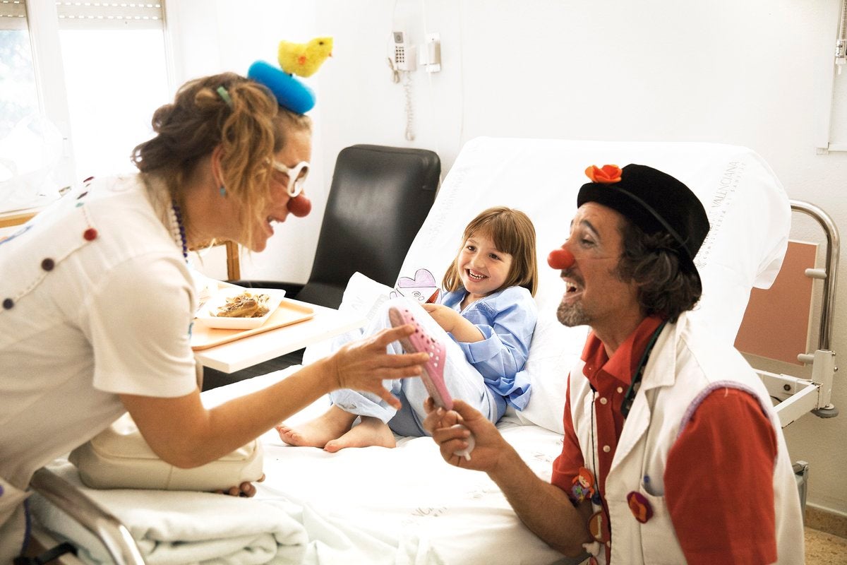 Payasospital celebra sus 25 años de sonrisas en los hospitales de la Comunitat Payasospital celebra sus 25 años de sonrisas en los hospitales de la Comunitat