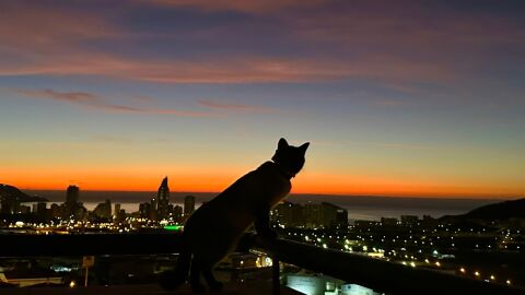 amanecer marina baixa nubes y claros benidorm finestrat