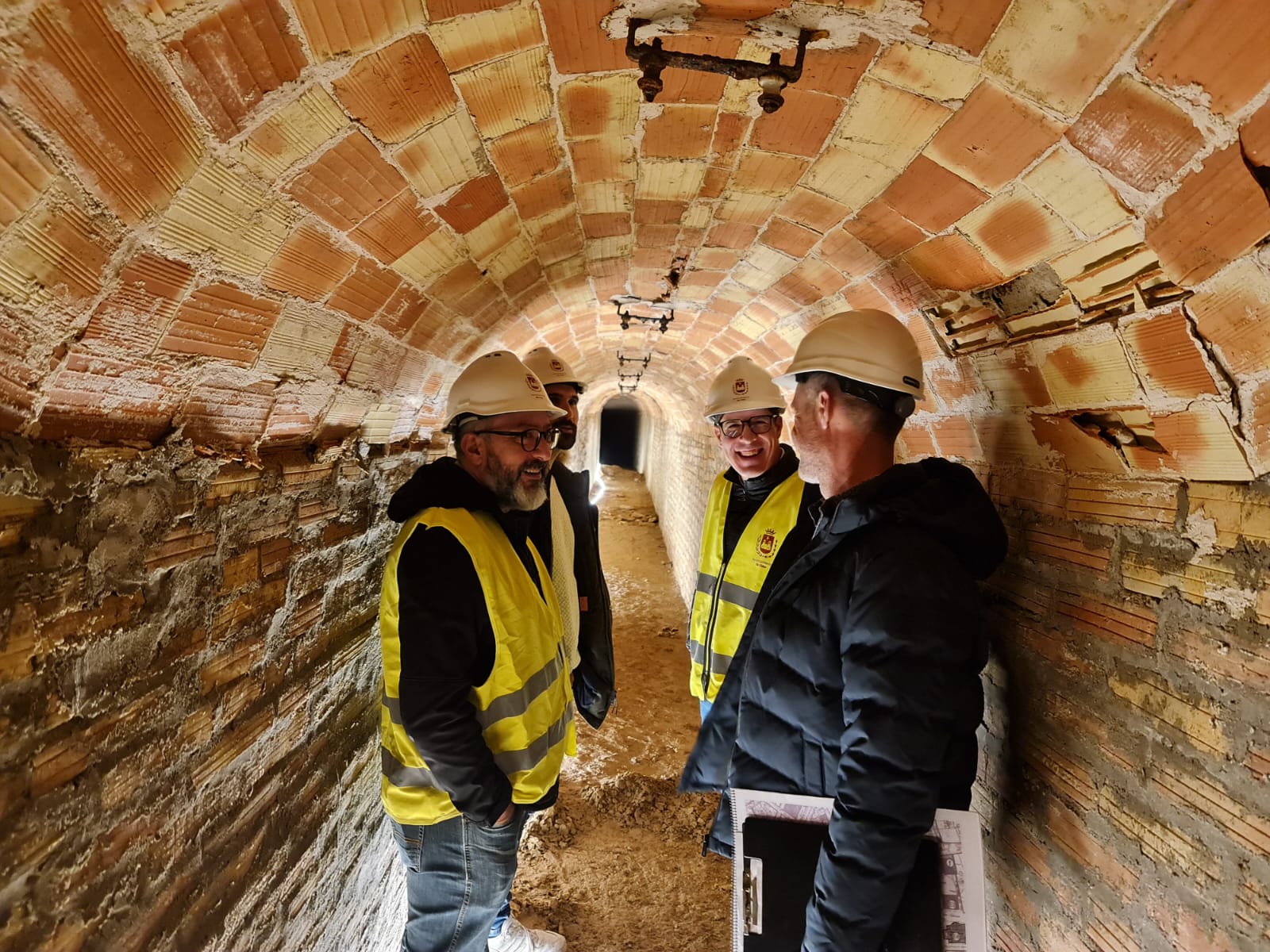 Elda inicia las obras para rehabilitar refugio antiaéreo de la Guerra Civil de la Plaza de Arriba Elda inicia las obras para rehabilitar refugio antiaéreo de la Guerra Civil de la Plaza de Arriba