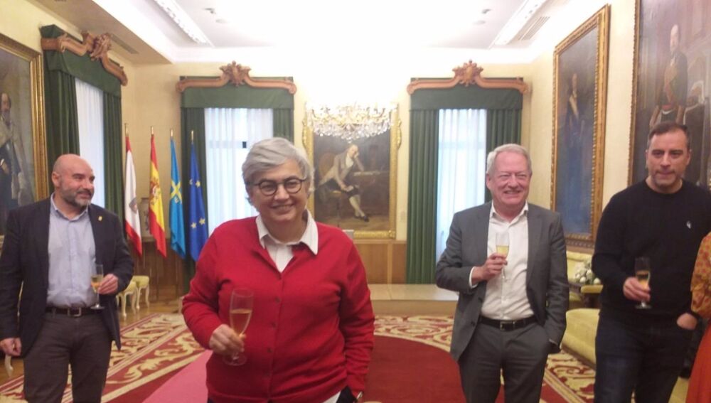 Brindis navideño en el Ayuntamiento de Gijón