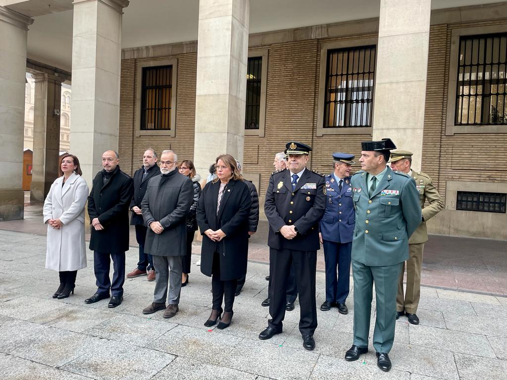 Aragón recuerda a la mujer asesinada por su marido en Zaragoza Aragón recuerda a la mujer asesinada por su marido en Zaragoza