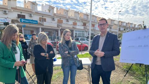 Presentaci&oacute;n del segundo colegio de Gran Alacant en la parcela en la que va a ser construido.