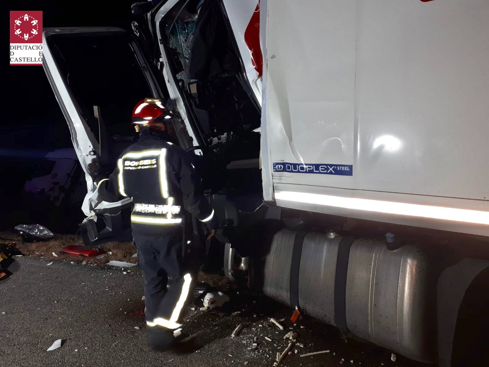 Fallece un conductor tras quedar atrapado por la colisión de dos camiones en Alcalà de Xivert Fallece un conductor tras quedar atrapado por la colisión de dos camiones en Alcalà de Xivert