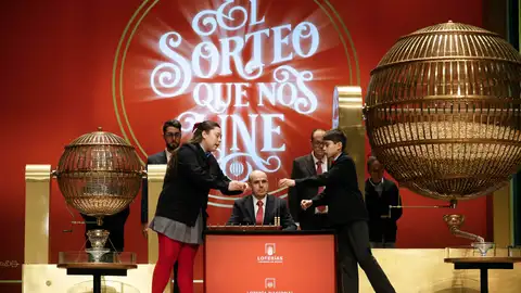 Sorteo de la Lotería de Navidad 2022 - Niños de San Ildefonso Sorteo de la Lotería de Navidad 2022 - Niños de San Ildefonso