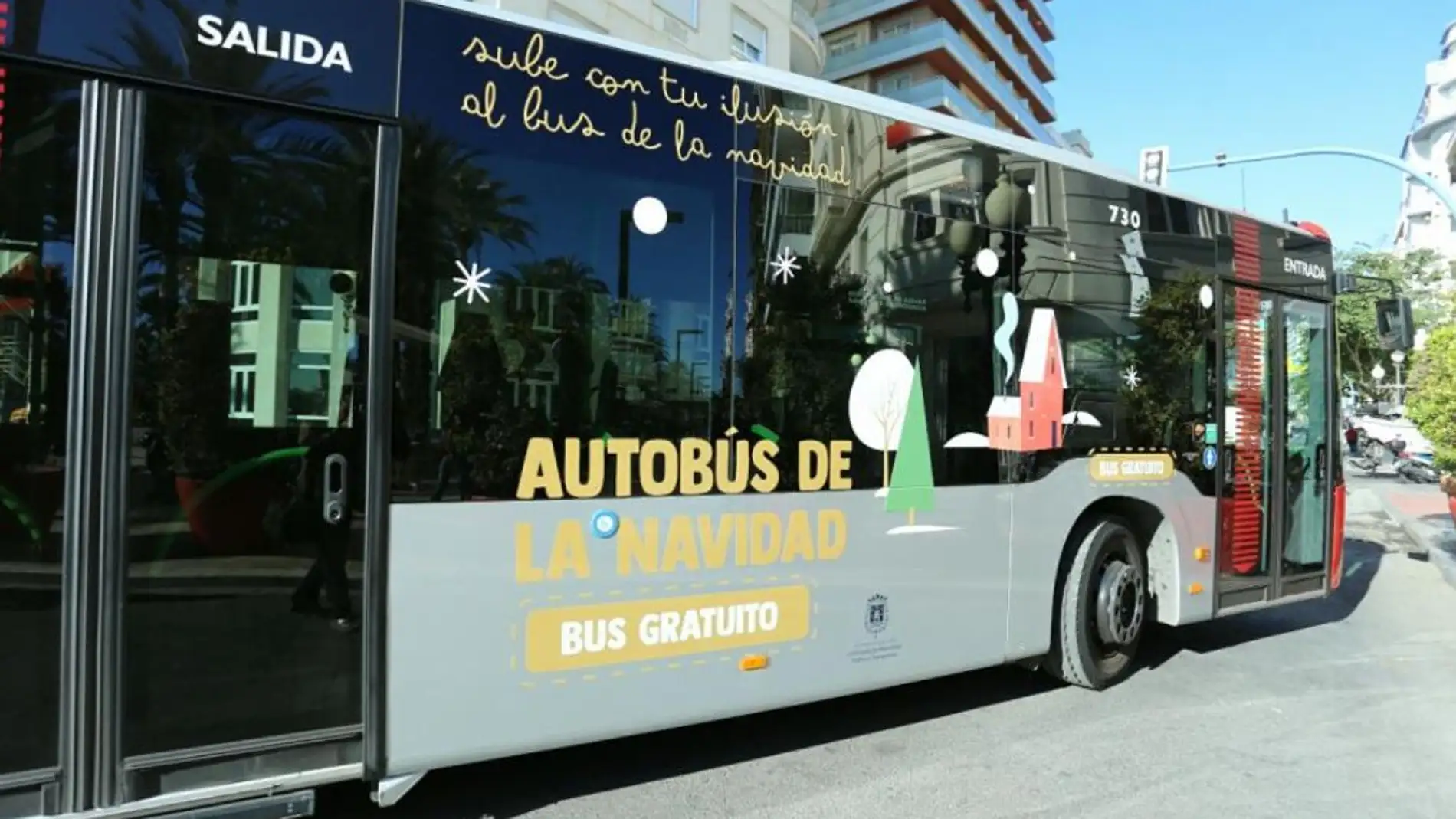 Este viernes se pone en marcha el autobús de la Navidad para recorrer los escenarios "a lo grande" de Alicante