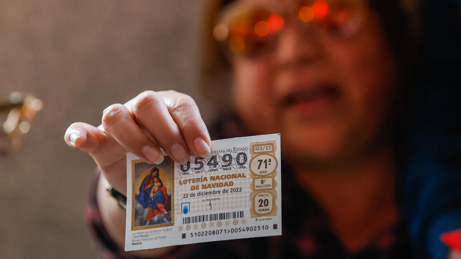 Perla, la mujer a la que tocó el Gordo en el Teatro Real - Lotería de Navidad 2022 Perla, la mujer a la que ha tocado el Gordo en el Teatro Real - Lotería de Navidad 2022