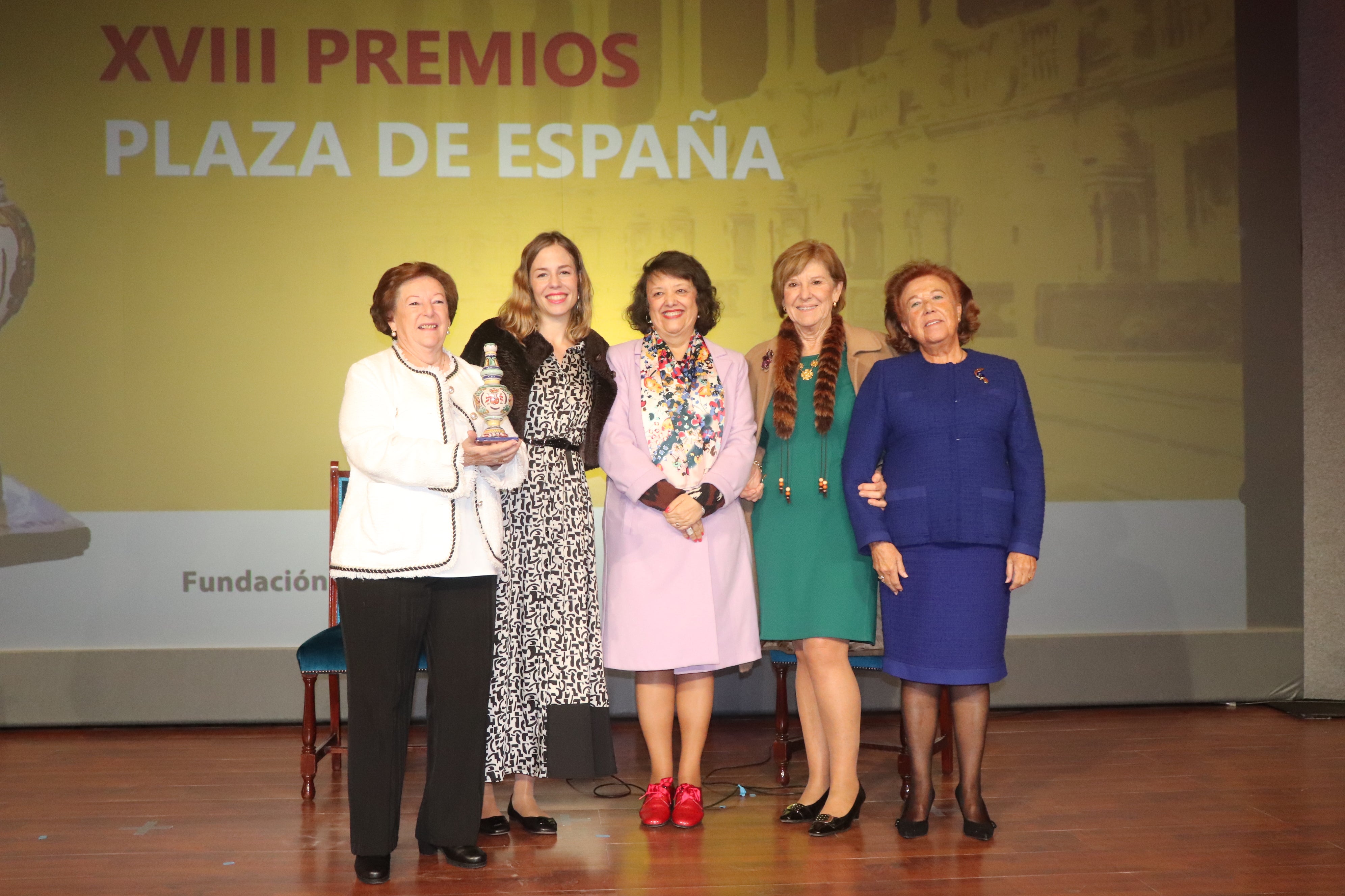 La Primera Promoción de enfermeras de Córdoba, Premio ‘Plaza de España" La Primera Promoción de enfermeras de Córdoba, Premio ‘Plaza de España"