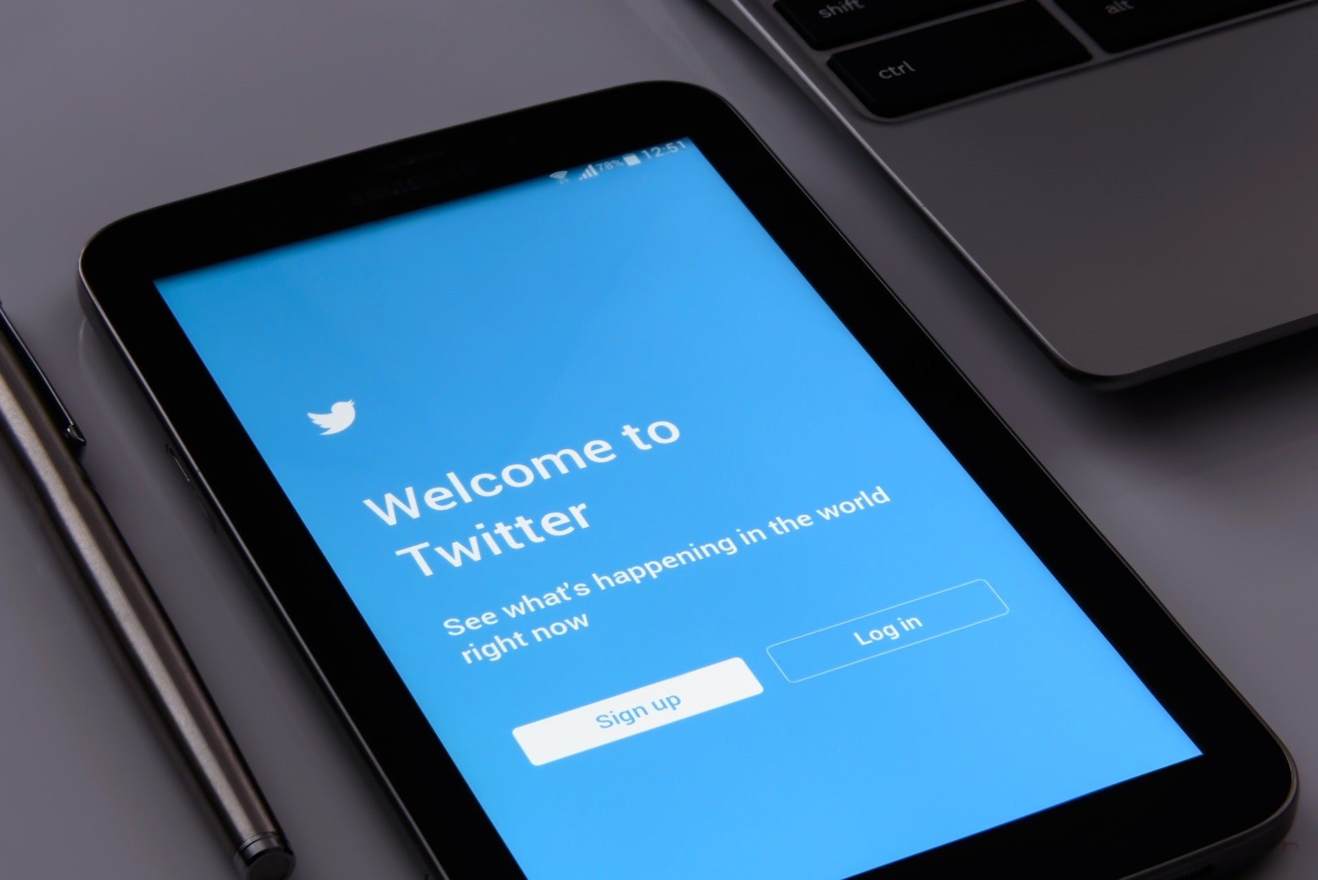 Twitter comienza a mostrar automáticamente el número de visitas que reciben los tuits Twitter comienza a mostrar automáticamente el número de visitas que reciben los tuits
