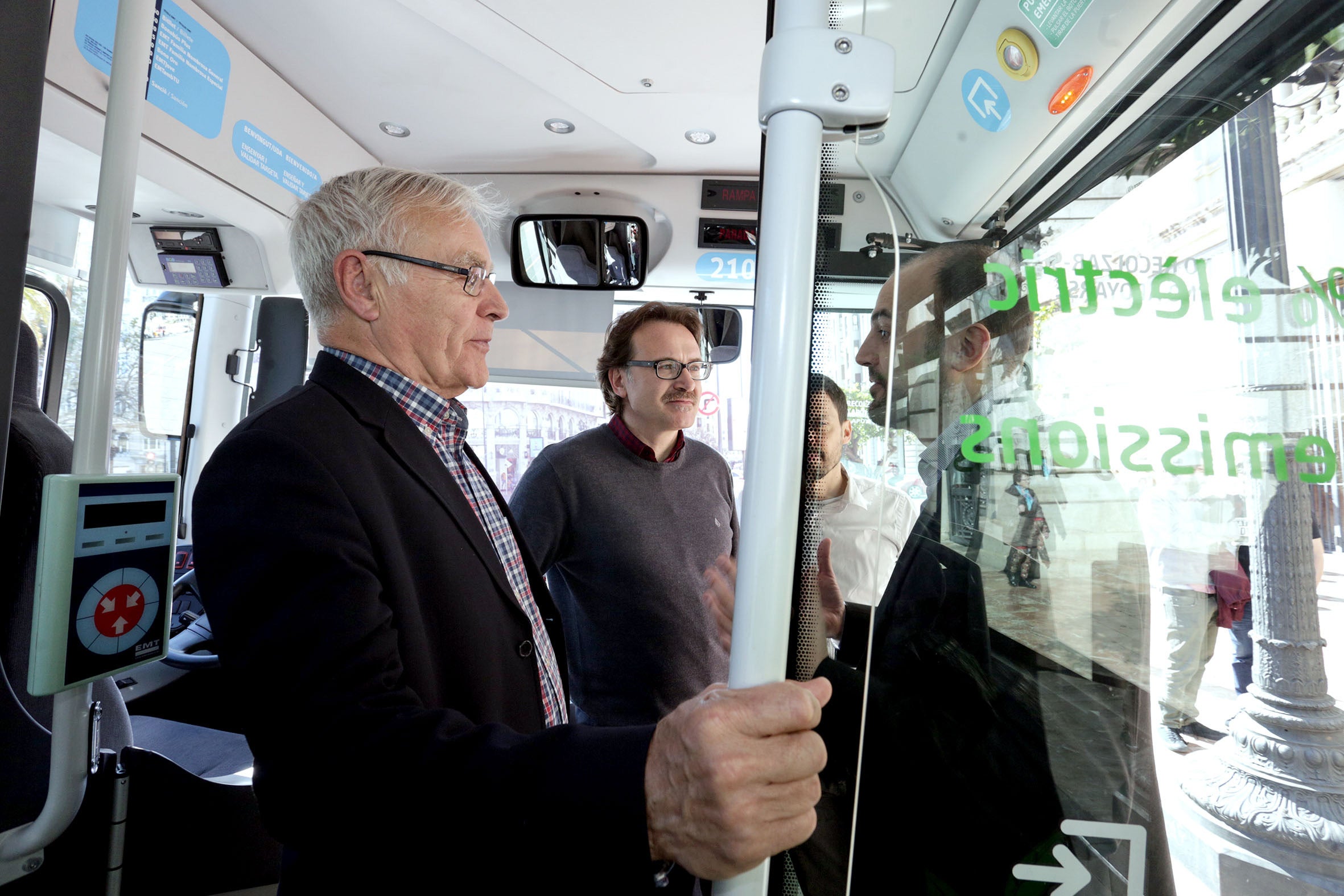 Ribó confirma que la EMT extenderá su rebaja de precios durante 2023 Ribó confirma que la EMT extenderá su rebaja de precios durante 2023