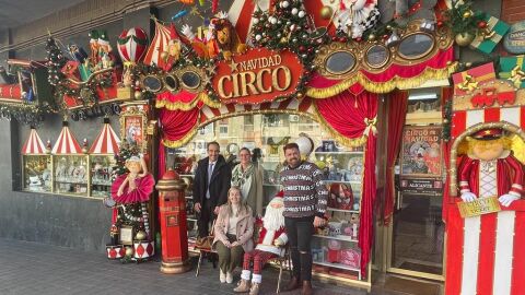 La Zona Norte de Alicante se viste de Navidad con m&aacute;s de 20 escaparates que participan en el concurso del Ayuntamiento