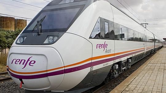 Los usuarios del tren de alta velocidad están consternados por la supresión de las paradas en Segovia del tren Vigo-Madrid Los usuarios del tren de alta velocidad están consternados por la supresión de las paradas en Segovia del tren Vigo-Madrid