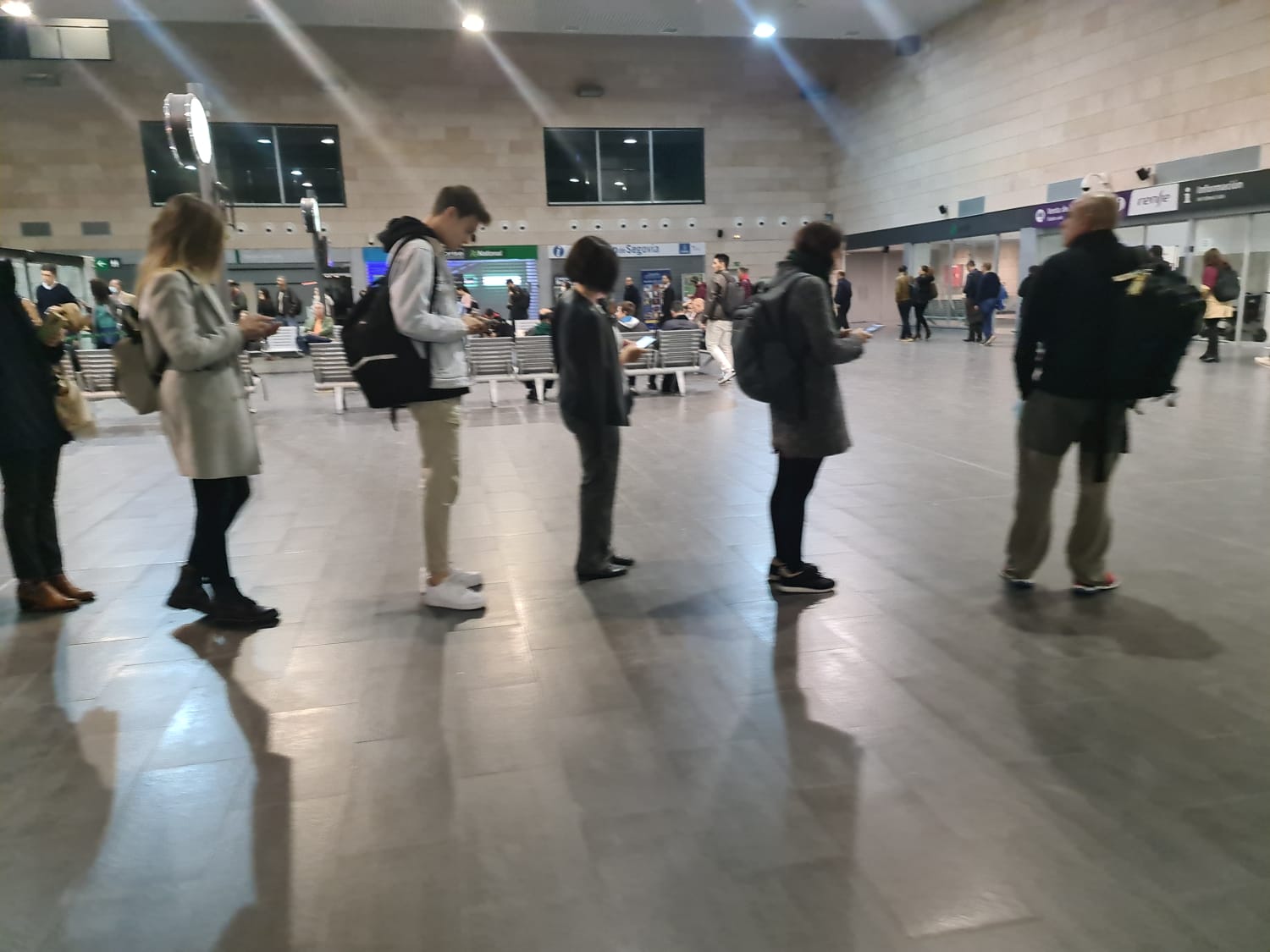 Los usuarios piden mejoras en los accesos a la estación del tren de alta velocidad cuando se cumplen 15 años de su inauguración Los usuarios piden mejoras en los accesos a la estación del tren de alta velocidad cuando se cumplen 15 años de su inauguración