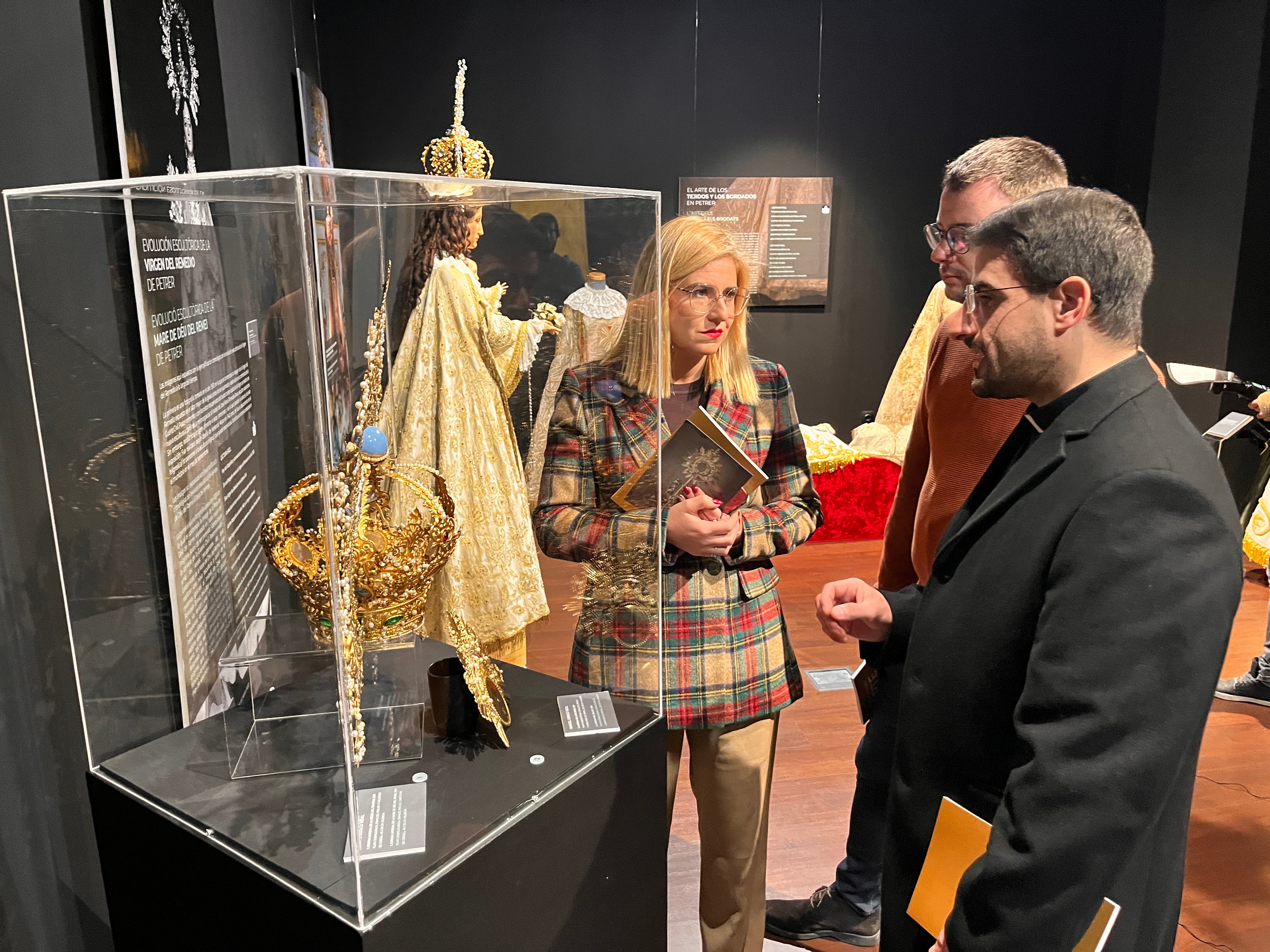 El Museo Dámaso Navarro de Petrer acoge la exposición 'Lo sagrado hecho arte' de la parroquia de San Bartolomé Apóstol El Museo Dámaso Navarro de Petrer acoge la exposición 'Lo sagrado hecho arte' de la parroquia de San Bartolomé Apóstol