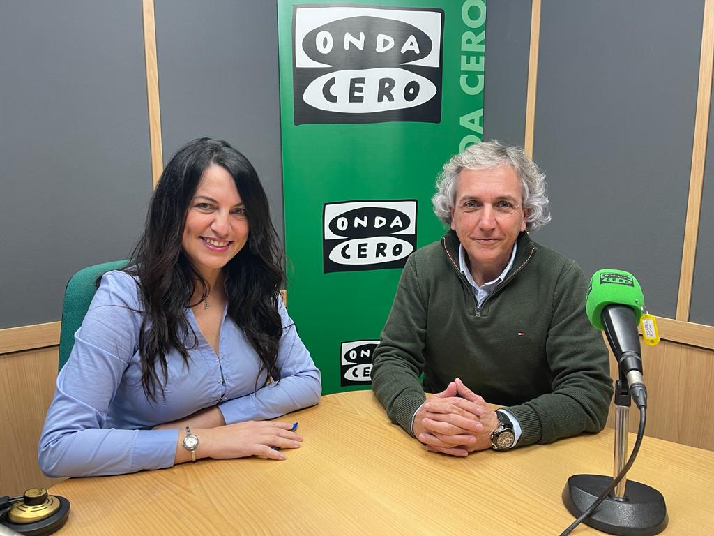 Raúl Mérida recomienda no dar a las mascotas restos de nuestras comidas y evitar que muerdan los adornos navideños Raúl Mérida recomienda no dar a las mascotas restos de nuestras comidas y evitar que muerdan los adornos navideños