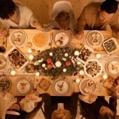 Una familia disfrutando de su cena de Nochebuena