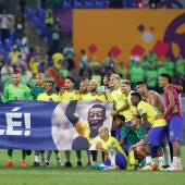 Imagen de archivo de la selección de Brasil con una pancarta de apoyo a Pelé