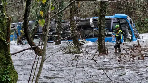 El autobús siniestrado en el río Lérez de Pontevedra. El autobús siniestrado en el río Lérez de Pontevedra.
