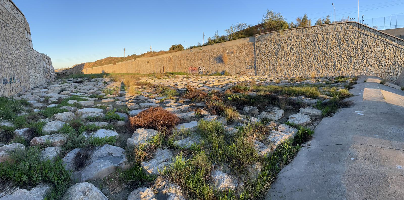 El Ayuntamiento de Alicante asume la limpieza del barranco de las Ovejas para prevenir inundaciones El Ayuntamiento de Alicante asume la limpieza del barranco de las Ovejas para prevenir inundaciones
