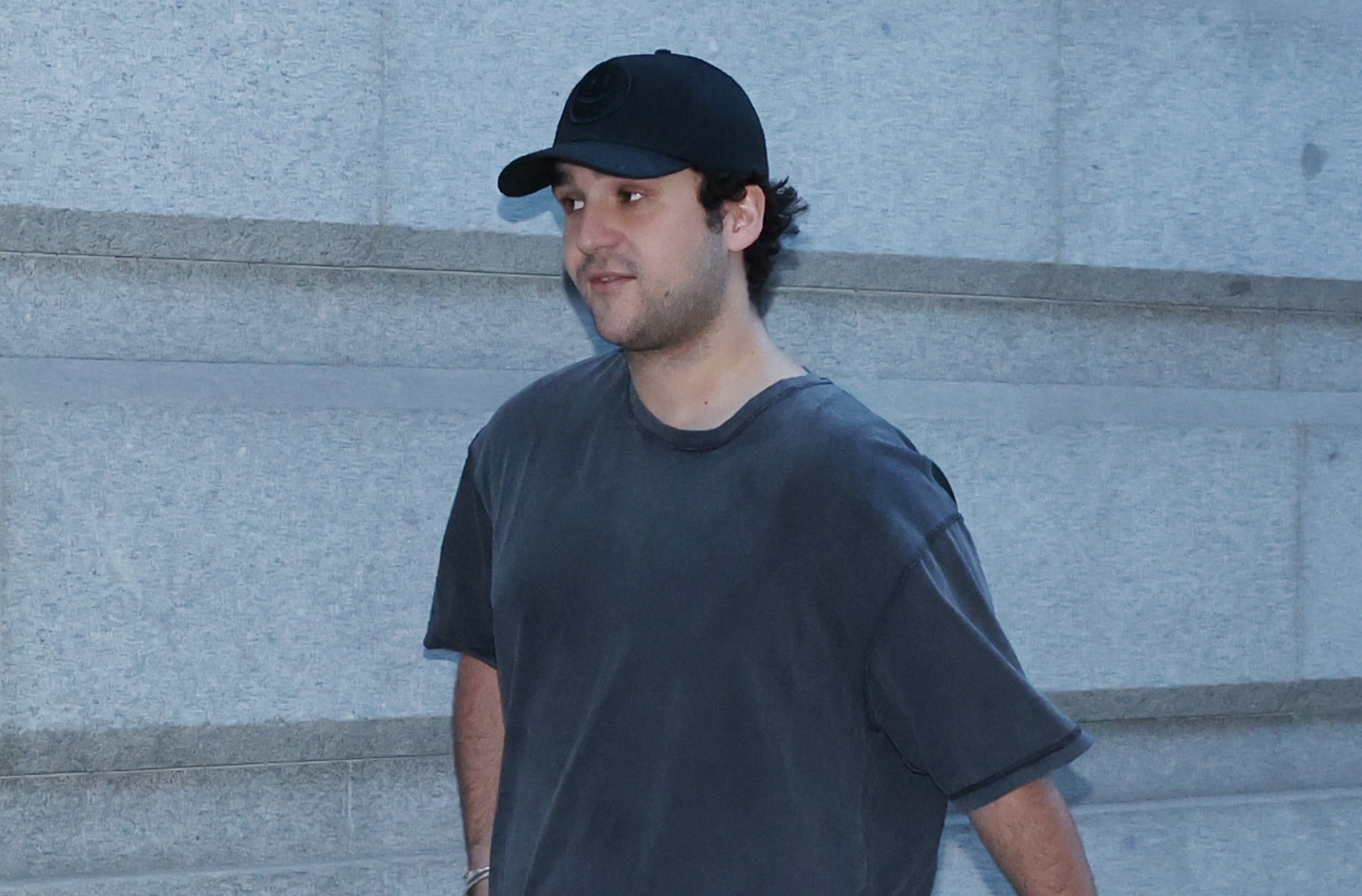 La infanta Elena envía a Froilán a vivir con el rey emérito a Abu Dabi La infanta Elena envía a Froilán a vivir con el rey emérito a Abu Dabi